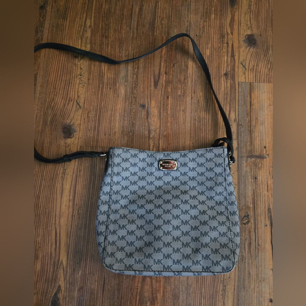 Michael Kors Gray and Black Patterned Fabric with Gold Logo Plate